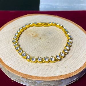 VTG| Gold-tone & Crystal Bracelet 💛✨